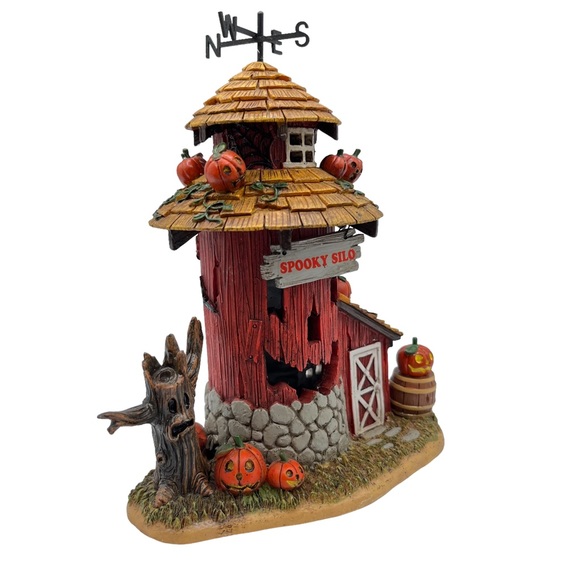 Hawthorne Village Disney Halloween Harvest Village Lighted Goofy's Spooky Silo - Picture 4 of 14